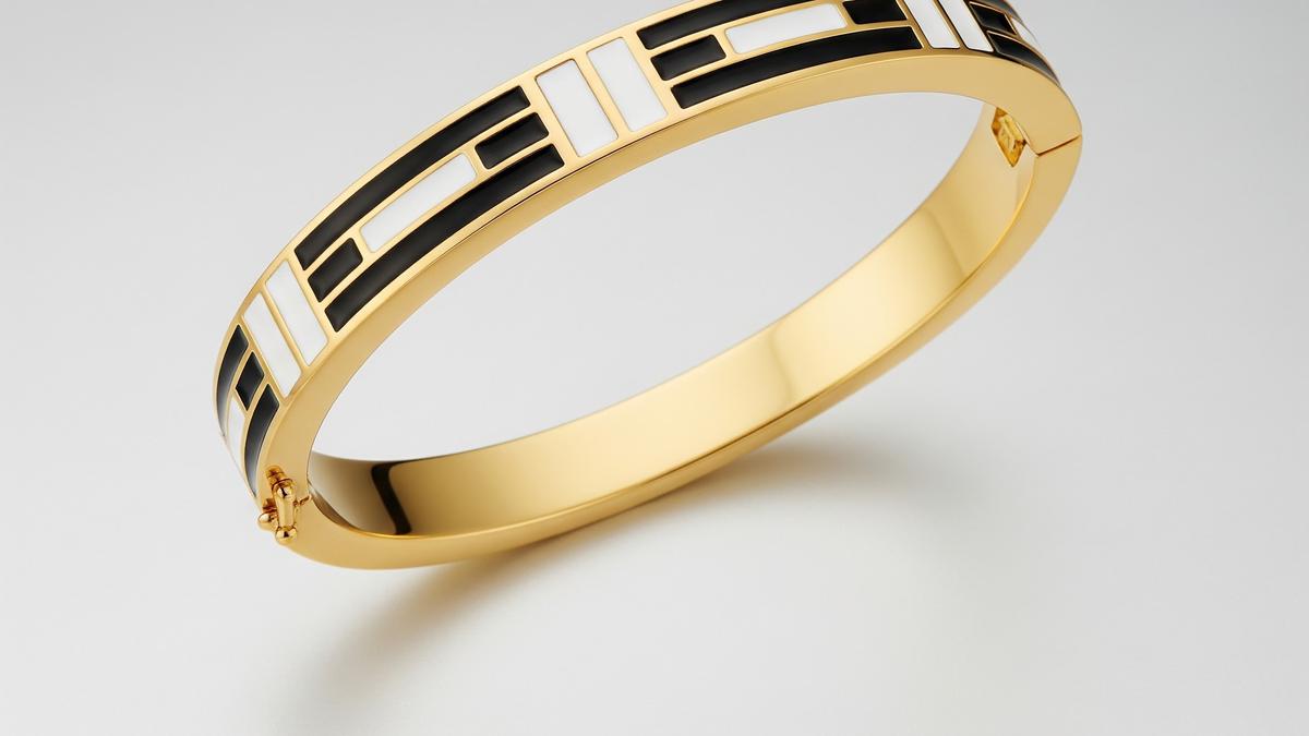 7 Model Gelang Emas Kombinasi Enamel Warna Tampil Playful dan Unik, Tren Terbaru