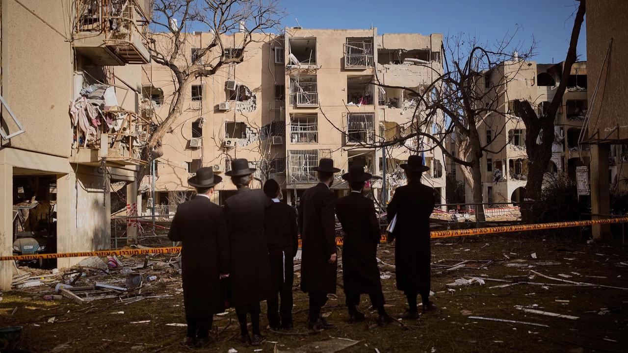 FOTO Arad Israel Luluh Lantak Dihantam Rudal Iran