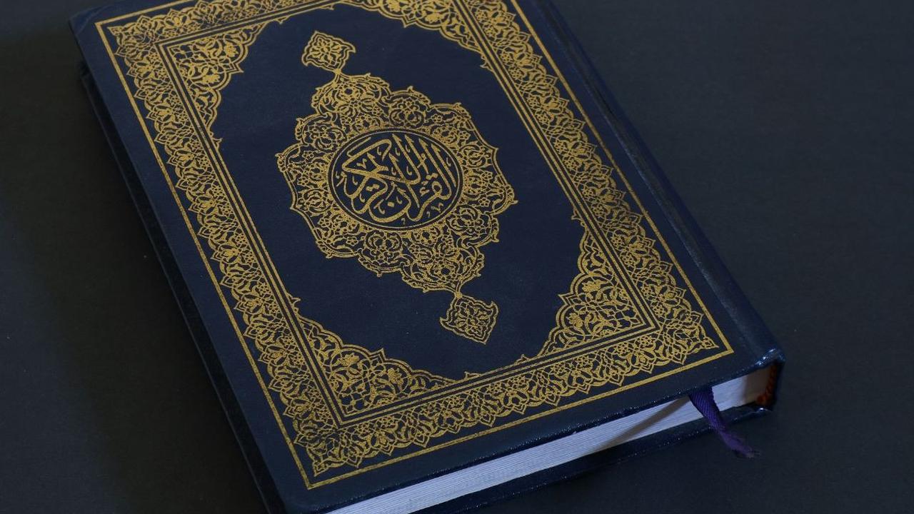 Presiden Turki, Recep Tayyip Erdogan mengecam Swedia pada Kamis karena mengizinkan seorang pria membakar Alquran di depan masjid pada hari raya Iduladha.