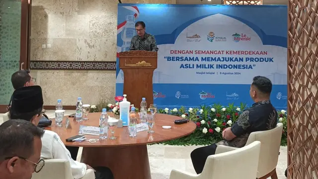 Le Minerale Beri Bantuan Umrah Karyawan Masjid Istiqlal dan Beasiswa untuk Anak Marbot Berprestasi