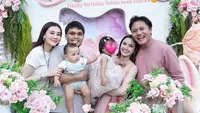 Mahalini dan Rizky Febian saat merayakan ulang tahun putrinya yang pertama. [@aaliyah.massaid]