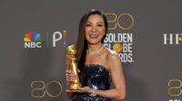 Michelle Yeoh dalam Golden Globes 2023. (Chris Pizzello/Invision/AP)