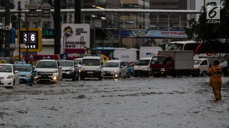 Jalan MH Thamrin Tak Luput dari Banjir