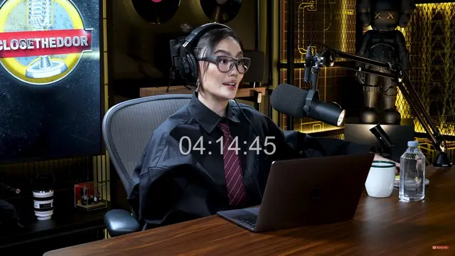 Agnez mo dan ari bias di persidangan. (credit:youtube.com/@corbuzier)