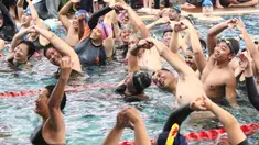 Sejumlah perserta tampak antusias mengikuti 1st Nika Fun Relay Swimming Championships 2025 di Nika Training Pool, Bintaro, Jakarta, Minggu (7/12/2025). (Dok. Akuatik Indonesia)