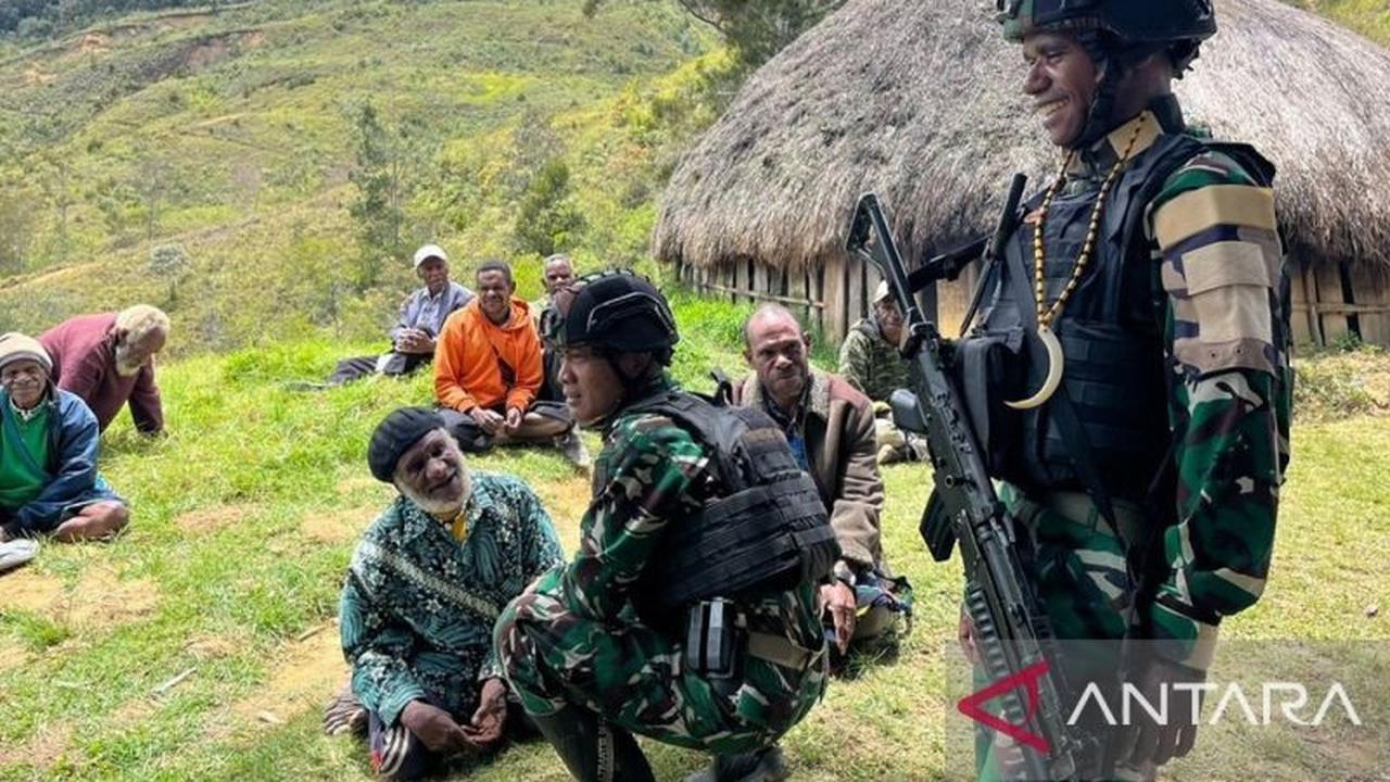 Bukan Sekadar Formalitas: Satgas Yonif 511 Salurkan Bantuan Kemanusiaan di Pedalaman Papua