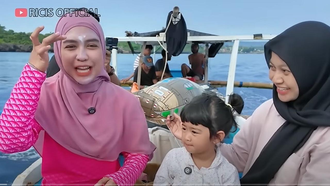 Soroti Wajahnya, 6 Potret Ria Ricis di Kamera Fans Jadi Viral, Bandingkan dengan Foto yang Lain hingga Beri Klarifikasi