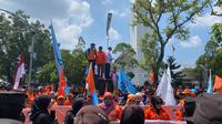 Massa aksi berasal dari Partai Buruh Sumut membawa elemen Serikat Pekerja Serikat Buruh diantaranya KSPI, FSPMI, KSPSI AGN, SPN, KPBI, SPMS, Serbuksi, Serikat Petani Indonesia, Serikat Nelayan NU, Pedagang Kaki Lima, dan Mahasiswa.