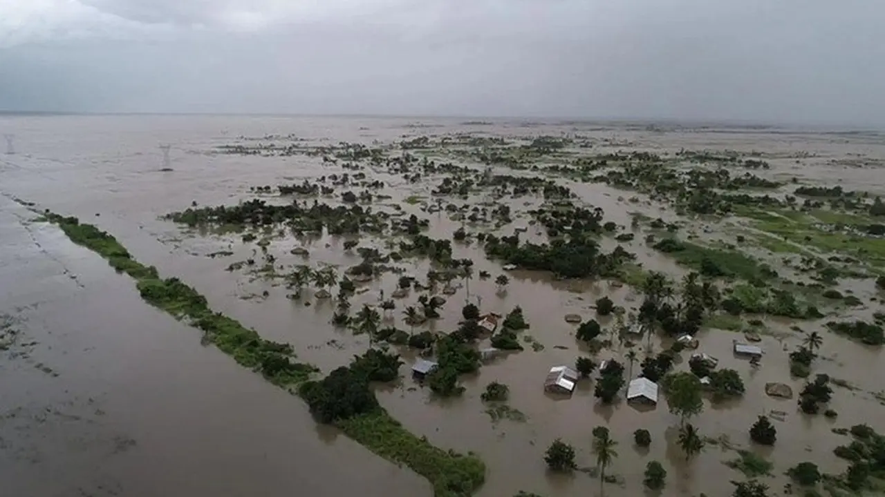Banjir menutupi Nicoadala, Provinsi Zambezia, Mozambik, setelah Siklon Idai melanda pada Maret 2019.