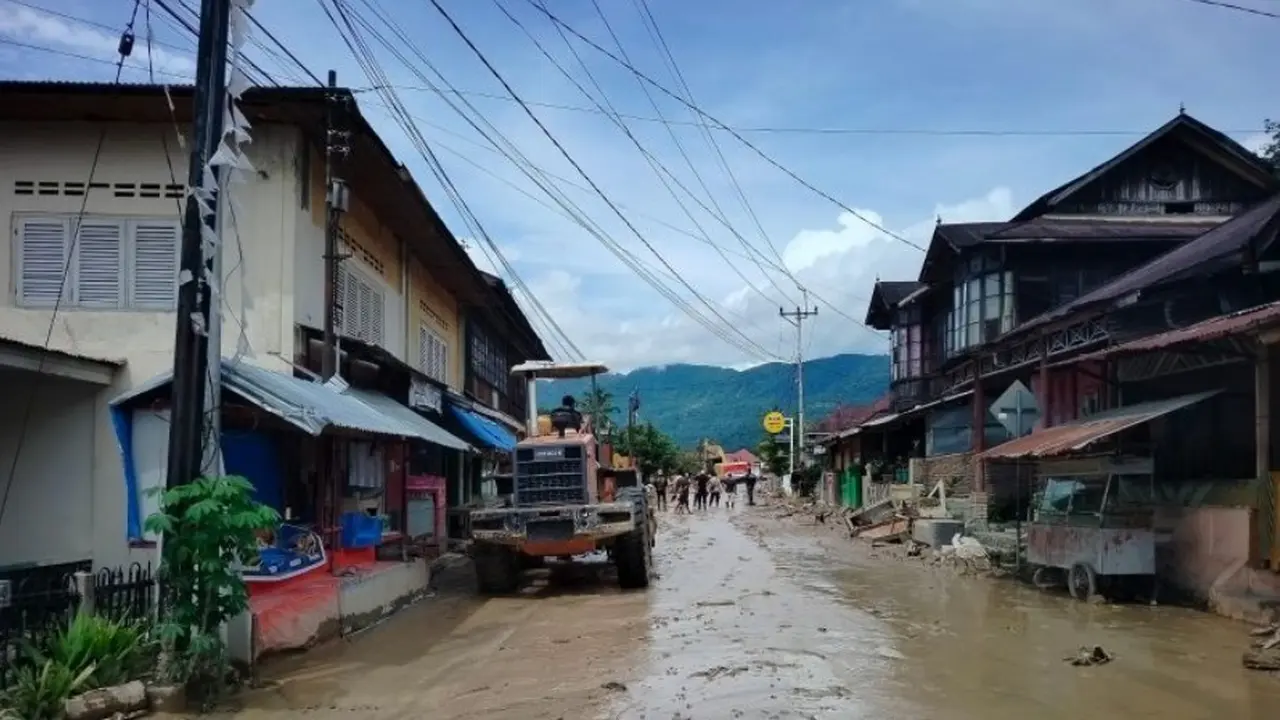 Kondisi rumah di Pasar Maninjau, Nagari Maninjau, Kecamatan Tanjung Raya, Kabupaten Agam, Sumatera Barat (Sumbar) terdampak banjir bandang.