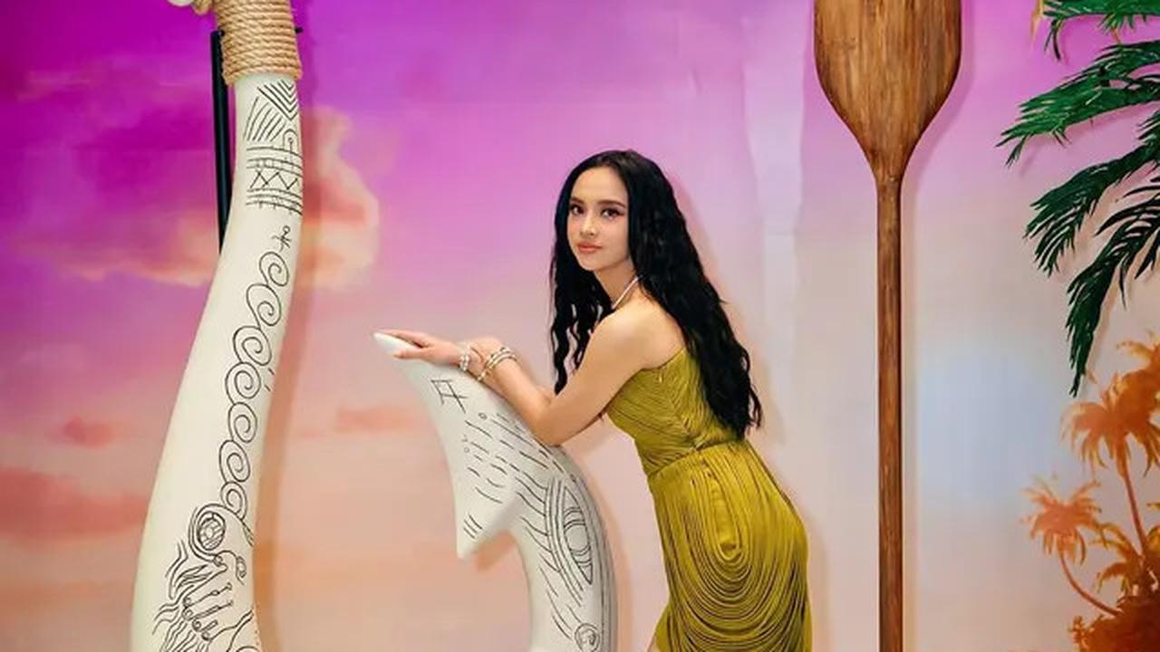 6 Potret Lyodra Ginting di Premiere Film Moana 2, Ditemani Randy Martin
