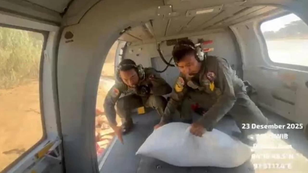 Gunakan Helikopter Panther, TNI AL Dorong Logistik ke Desa Sulum Aceh Tamiang