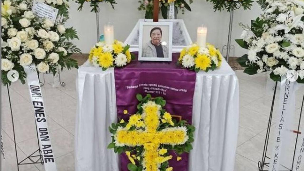 Ayah Leony Vitria meninggal dunia