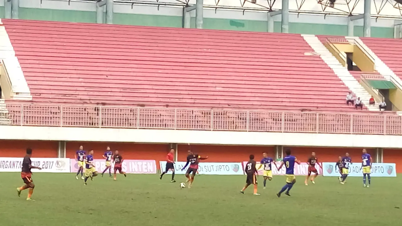 PSN NTT menghadapi Cilegon FC 0-1 dalam pertandingan babak penyisihan Piala Dirgantara di Stadion Maguwoharjo, Sleman, Yogyakarta, Kamis (2/3/2017).
