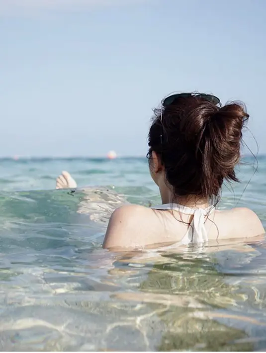 Pasangan ini membagikan kebahagiaanya melalui akun Instagramnya. Beberapa potret pasangan ini terlihat begitu romantis dan membuat iri para netizen. (Intsgram/frandaaa87)