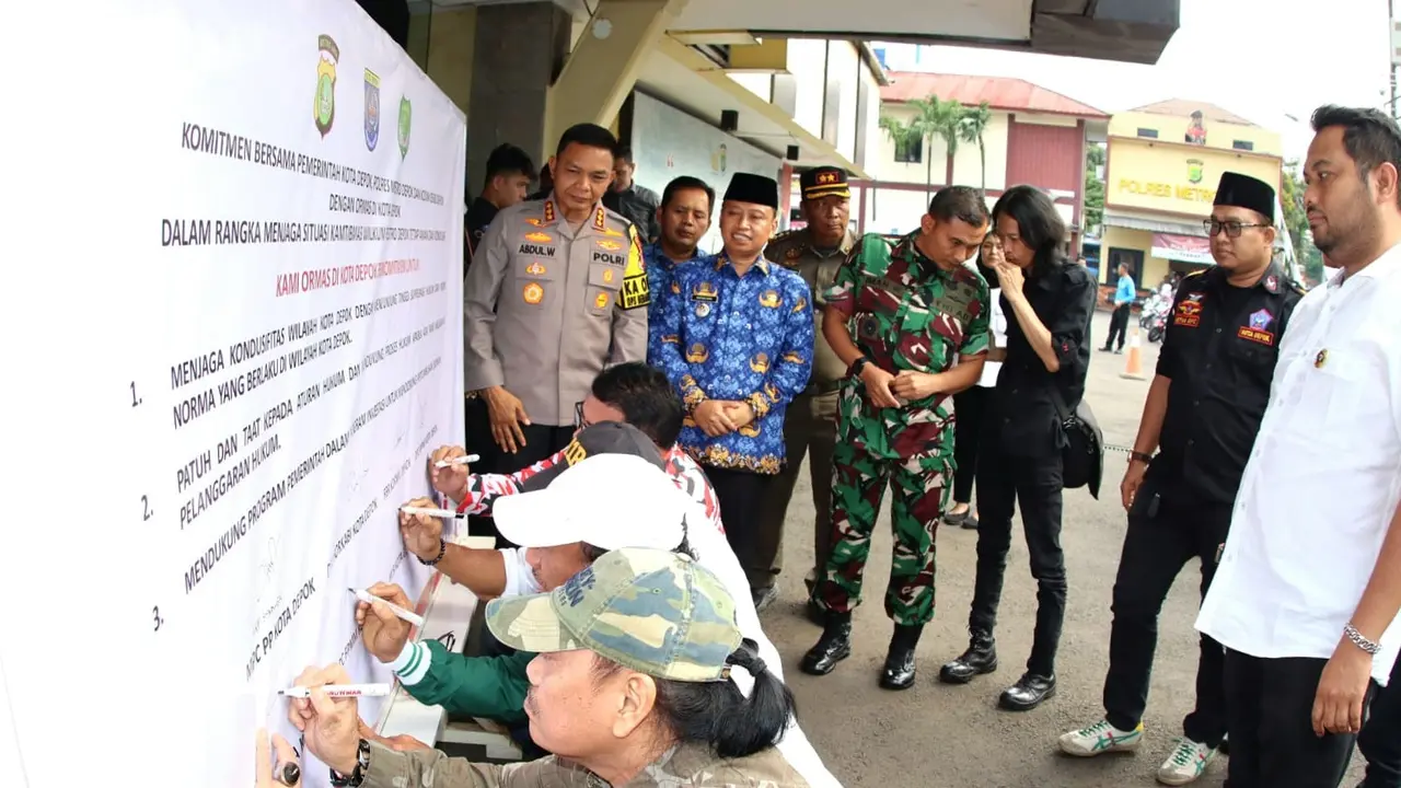 Sejumlah pengurus organisasi masyarakat (ormas) deklarasi dan berkomitmen untuk menjaga kondusivitas di wilayah Kota Depok, Selasa (20/5/2025). (Dokumen Polres Metro Depok)