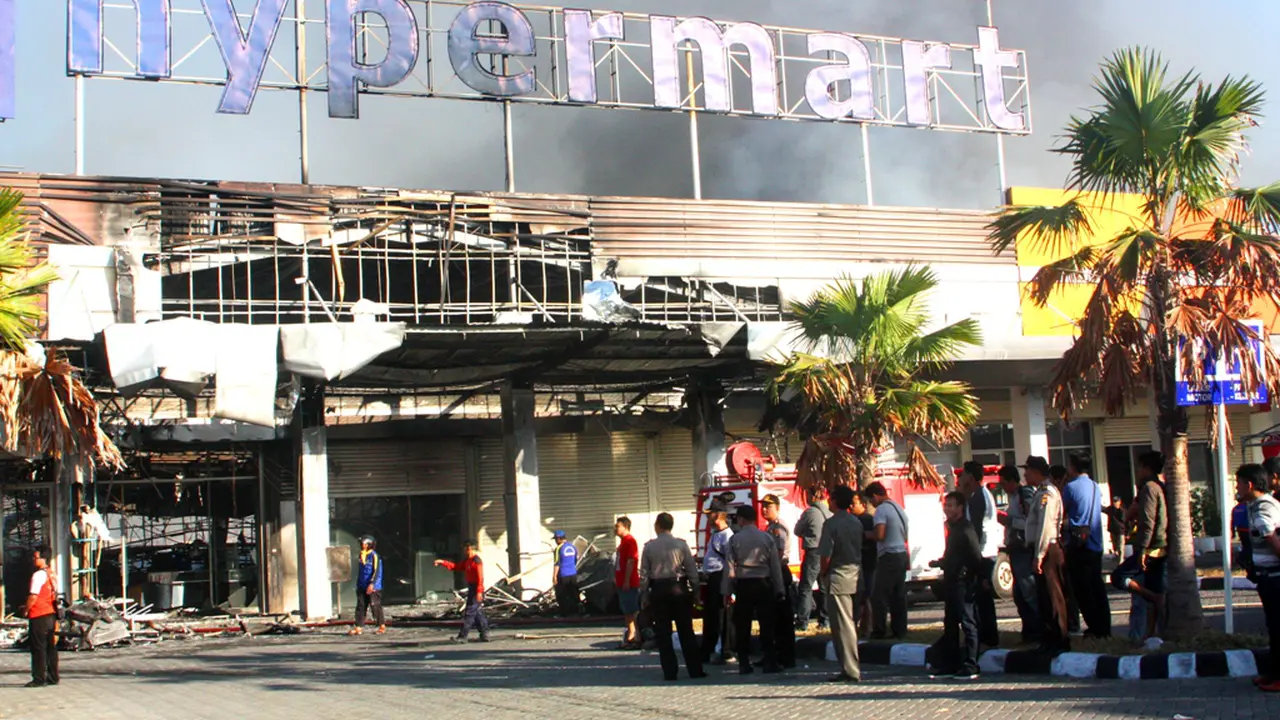 Hypermart Mataram Kebakaran