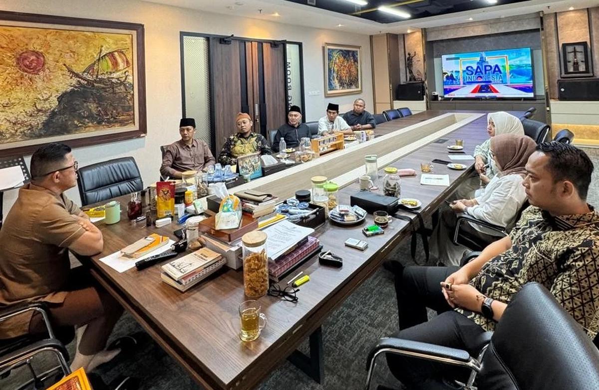 Nasabah PD BKK Klaten Mengadu ke Anggota Komisi III DPR Soedeson Tandra