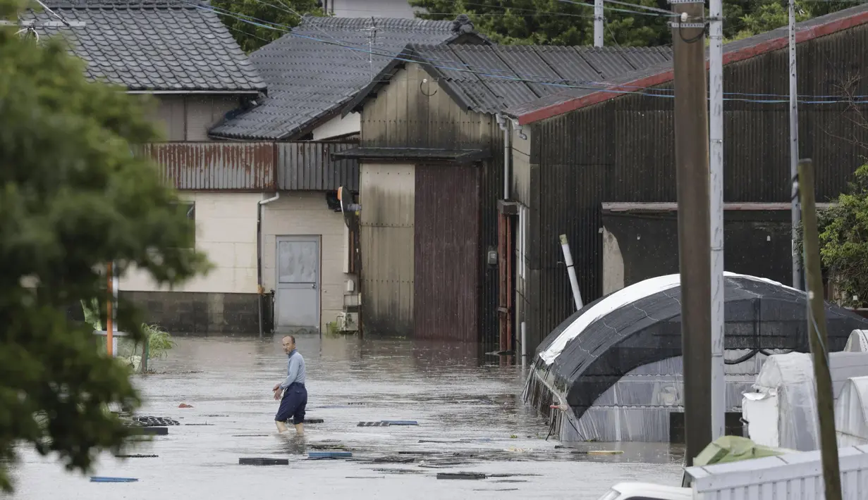 Badan Meteorologi Jepang mengeluarkan peringatan hujan lebat darurat untuk prefektur Fukuoka dan Oita di pulau utama selatan Kyushu.