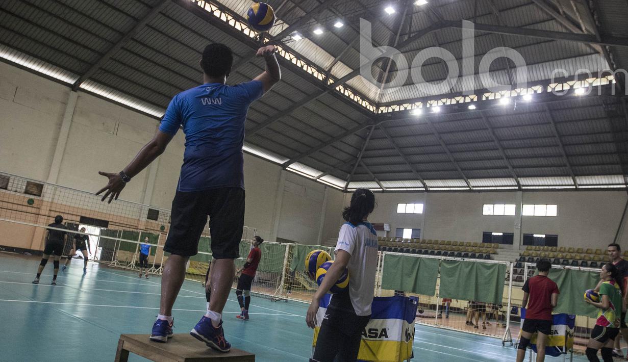 Suasana pemusatan latihan nasional voli putri jelang SEA Games di Padepokan Voli Sentul, Bogor, Rabu (17/5/2017). (Bola.com/Vitalis Yogi Trisna)