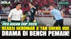 Momen aksi dan reaksi John Herdman bersama staf Timnas Indonesia dari bench saat menghadapi Malaysia di Stadion Utama Gelora Bung Karno (SUGBK). Terlihat pula reaksi pelatih Malaysia, Tan Cheng Hoe, dan para stafnya saat pertandingan FIFA ASEAN Cup 2...