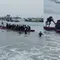 Dramatis, Sampan Bawa Puluhan Penumpang Terbalik Diterjang Ombak Besar