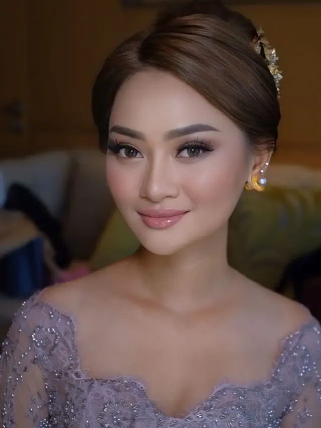 Berprofesi sebagai Dokter Gigi