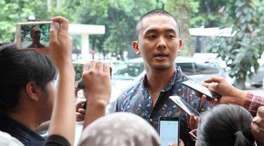 Bantu Nikita Mirzani Komika Uus Bawa Ini Ke Polisi News Entertainment Fimela Com
