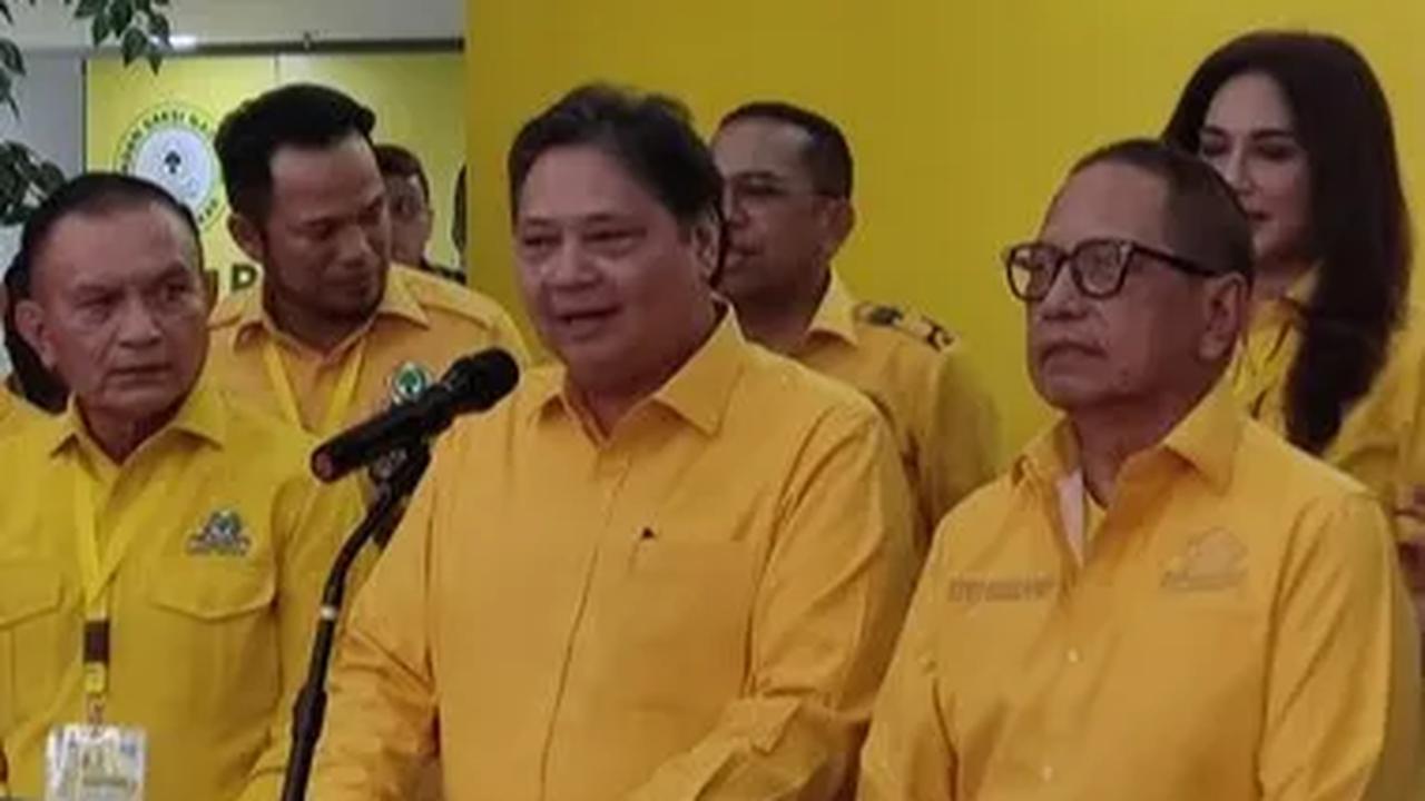 Wakil Ketua Umum Partai Golkar Melchias Markus Mekeng mengatakan Ridwan Hisjam adalah pengacau partai berlambang pohon beringin itu.