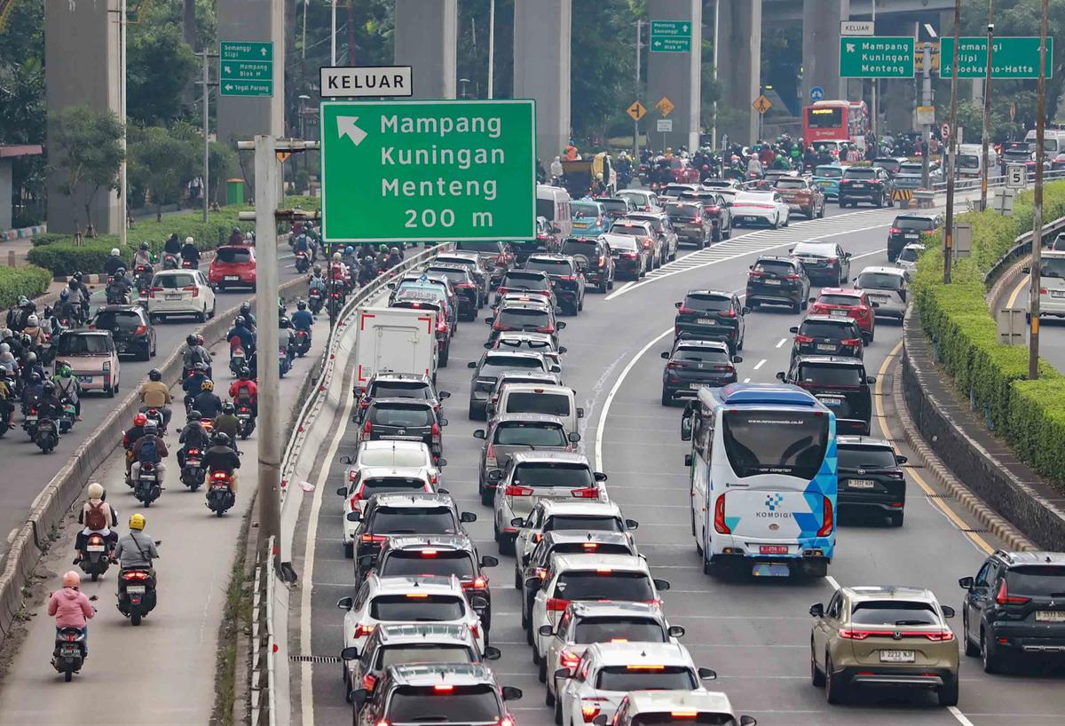 FOTO: Jakarta Kembali Macet di Hari Pertama Kerja dan Sekolah 2026