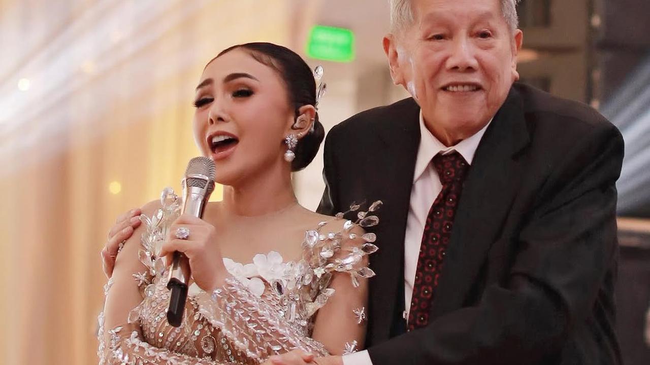 7 Potret Terbaru Yuni Shara Tampil Stunning dengan Jaket Kulit