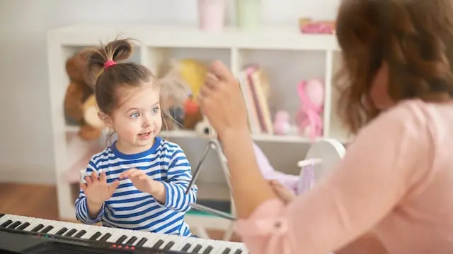 illustrasi anak pitch perfect