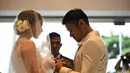 "Dan saya berjanji, saya akan menjagamu dengan penuh kasih," katanya dalam video beberapa detik yang beredar di Instagram. (Foto: Jozz Felix Photography/#MrandMrsJerikho)