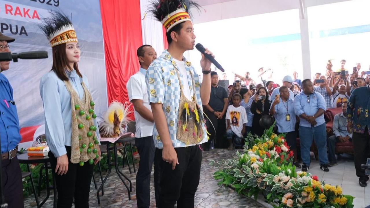 "Luar biasa sekali penyambutannya, saya doakan semua sehat," kata Gibran.