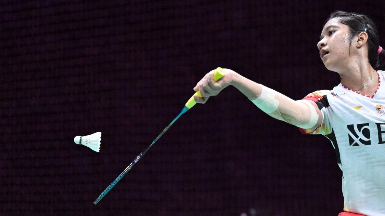 Pebulutangkis muda Indonesia, Ester Nurumi Tri Wardoyo tampil di partai ketiga menghadapi wakil China,&nbsp;He Bing Jiao.