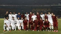  Skuat AS Roma yang terbagi dalam Tim Putih dan Tim Merah pada pertandingan pra-musim di Jakarta, Indonesia (Liputan6.com/Herman Zakharia)