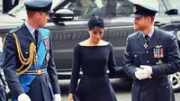 Nostalgia, Meghan Markle pilih gaun pengantin versi hitam di perayaan 100 tahun Angkatan Udara Kerajaan (instagam/whitecrowndesign)