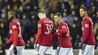 Diogo Dalot dari Manchester United, kedua kanan, merayakan bersama rekan satu timnya setelah mencetak gol pertama timnya pada pertandingan sepak bola putaran ketiga Piala FA Inggris antara Wigan Athletic dan Manchester United di Stadion DW, Wigan, Inggris, Senin, 8 Januari 2024. ( Foto AP/Jon Super)