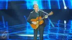 Musisi Rick Price saat menghibur para fans di Golden Memories International di studio Indosiar, Jakarta, Senin (9/1). (Liputan6.com/Angga Yuniar)