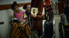 Alfin Tuasalamony kapten timnas Indonesia U-23 menjalani proses pemulihan cedera di RS Cipto Mangunkusumo, Jakarta. Alfin berjuang sembuh dari cedera agar bisa kembali ke pentas sepak bola nasional.