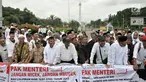 Massa yang tergabung dalam Forum CPNS K2 Kemenag (FCKK) Jawa Timur saat menggelar aksi di depan Istana, Jakarta, Senin (11/3). (merdeka.com/Iqbal S. Nugroho)