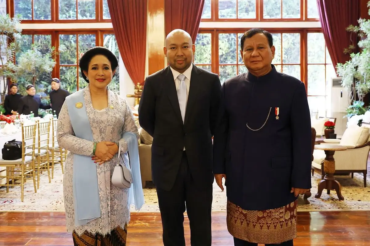 Diangkat Jadi Ketua IV DPR, Gaya Titiek Soeharto dalam Balutan Kebaya dan Selendang