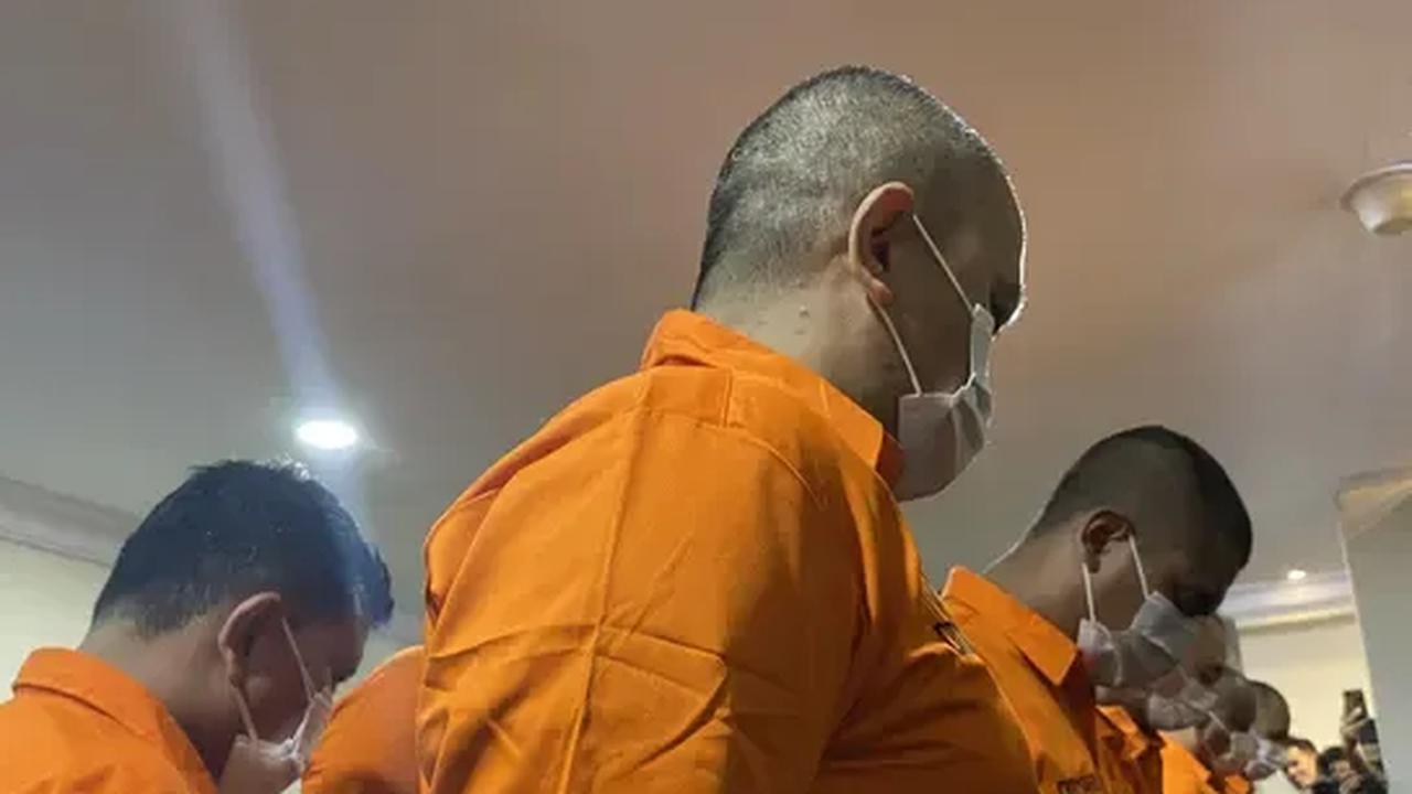 "Buah yang busuk dalam keranjang harus dibuang. Jika tetap dipertahankan, maka akan menularkan kebusukan pada yang lain," kata Komisioner Kompolnas Poengky Indarti.