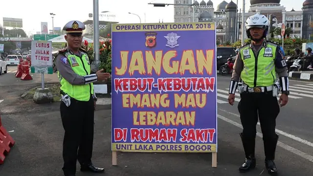 Bikin Ngenes, Ini Spanduk Polisi Buat Para Jomblo yang Mudik