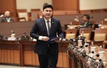 Intip Profil Rizki Natakusumah, Pria yang Resmi Melamar Beby Tsabina