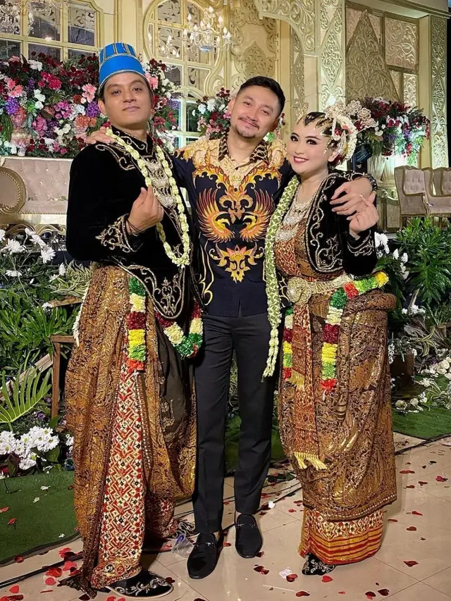 6 Momen Pernikahan Lebby Wilayati, Penampilan Dewi Perssik Bikin Pangling