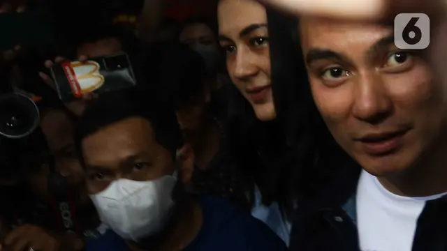 Ekspresi Baim Wong dan Paula Verhoeven Usai Diperiksa Kasus Prank KDRT
