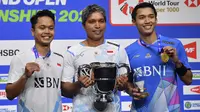 Tunggal putra Indonesia, Jonatan Christie memenangi All Indonesian final pada laga puncak kejuaraan bulu tangkis All England 2024 setelah mengalahkan Anthony Sinisuka Ginting dengan dua gim langsung (21-15, 21-14) di Utilita Arena, Birmingham, Inggris (17/3/2024) malam WIB. Atas hasil ini Jojo menjadi pemain tunggal putra Indonesia ke-6 yang sukses meraih gelar juara All England sepanjang sejarah setelah Tan Joe Hok, Rudy Hartono, Liem Swie King, Ardy B. Wiranata dan Hariyanto Arbi. (AP Photo/Rui Vieira)