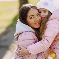 Cara yang cukup sederhana untuk memberikan afirmasi positif adalah menuliskan berupa catatan tentang “you are my favorite.” (Foto/dok: Pexels/Gustavo Fring)