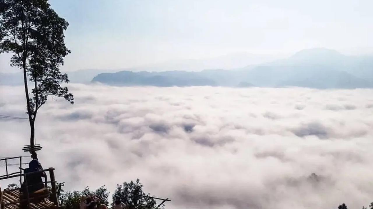 Keindahan Gunung Luhur Bak Negeri di Atas Awan, Bisa Jadi Alternatif Healing saat Weekend
